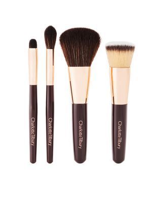 Фото Подарунковий набір пензлів для макіяжу з оксамитовим чохлом Charlotte Tilbury Charlotte's Magic Mini Brush Set 4 пензлі Brush Set 4 шт