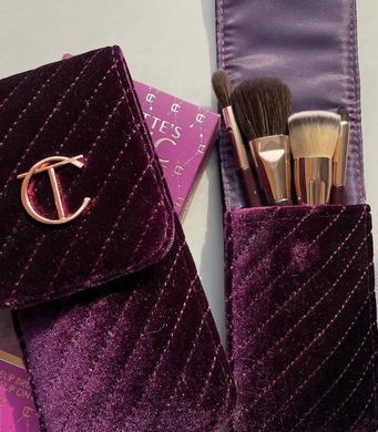 Фото Подарунковий набір пензлів для макіяжу з оксамитовим чохлом Charlotte Tilbury Charlotte's Magic Mini Brush Set 4 пензлі Brush Set 4 шт