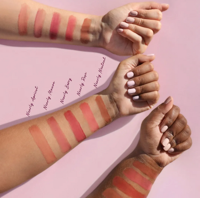 Фото Глянцевый бальзам для губ Rare Beauty Stay Vulnerable Glossy Lip Balm Nearly Apricot