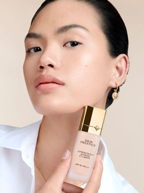 Фото Сонцезахисний крем Dior Prestige Le Protecteur UV Jeunesse et Lumi&egrave;re SPF 50+ Glow