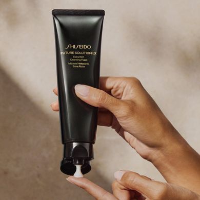Фото Пенка для умывания Shiseido Future Solution LX New Extra Rich Cleansing Foam 125мл Future Solution LX